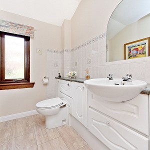 36 Charles Way, Limekilns, KY11 3LH