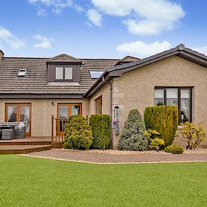 7 Cairneyhill Road, Crossford, KY12 8NZ