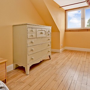 15 Muir Road, Townhill KY12 0EG