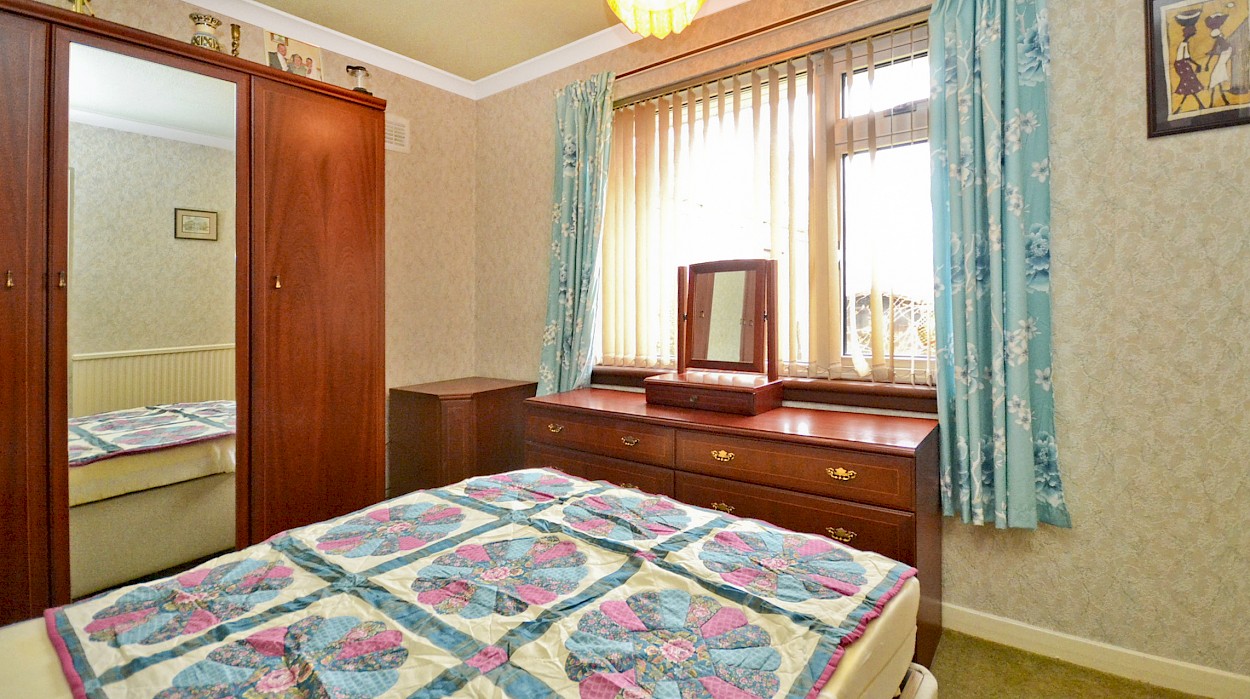 11 Holly Crescent, Dunfermline, KY11 8BY