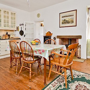 Ashintully, 143 Main Street Townhill, by Dunfermline, KY12 0HB