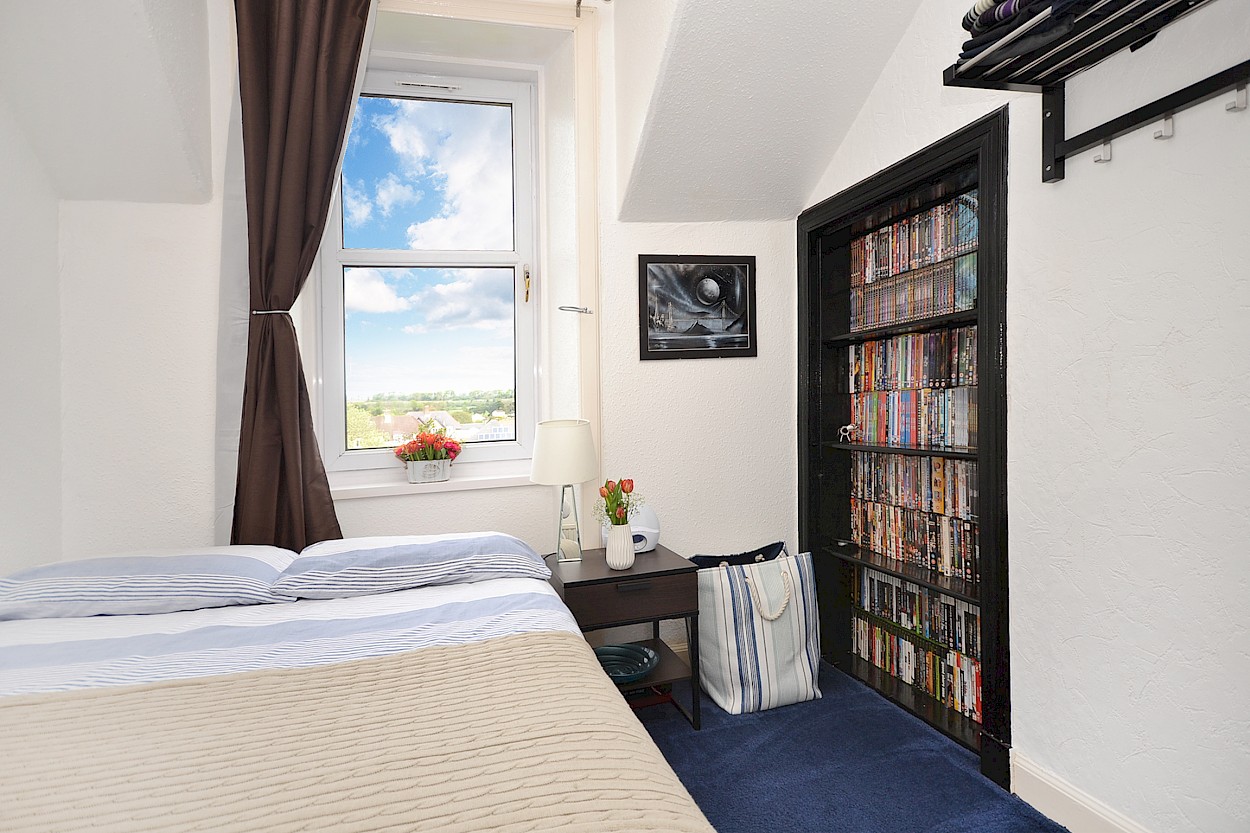 Left flat. 86 Thistle Street, Dunfermline, KY12 0JA