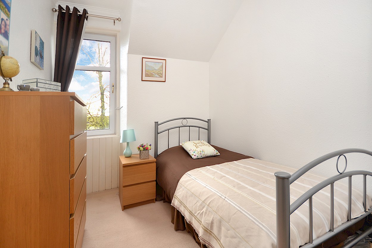 Left flat. 86 Thistle Street, Dunfermline, KY12 0JA