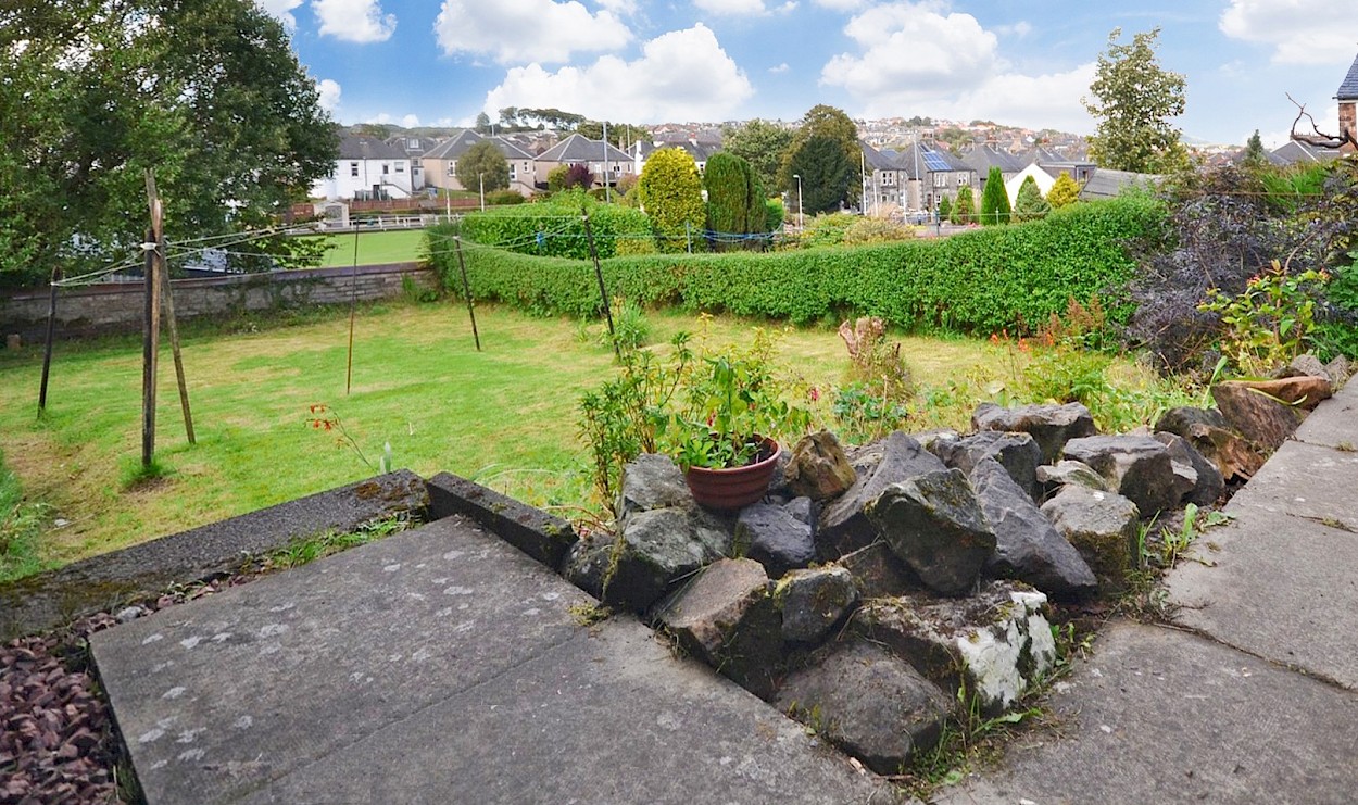 Left flat. 86 Thistle Street, Dunfermline, KY12 0JA