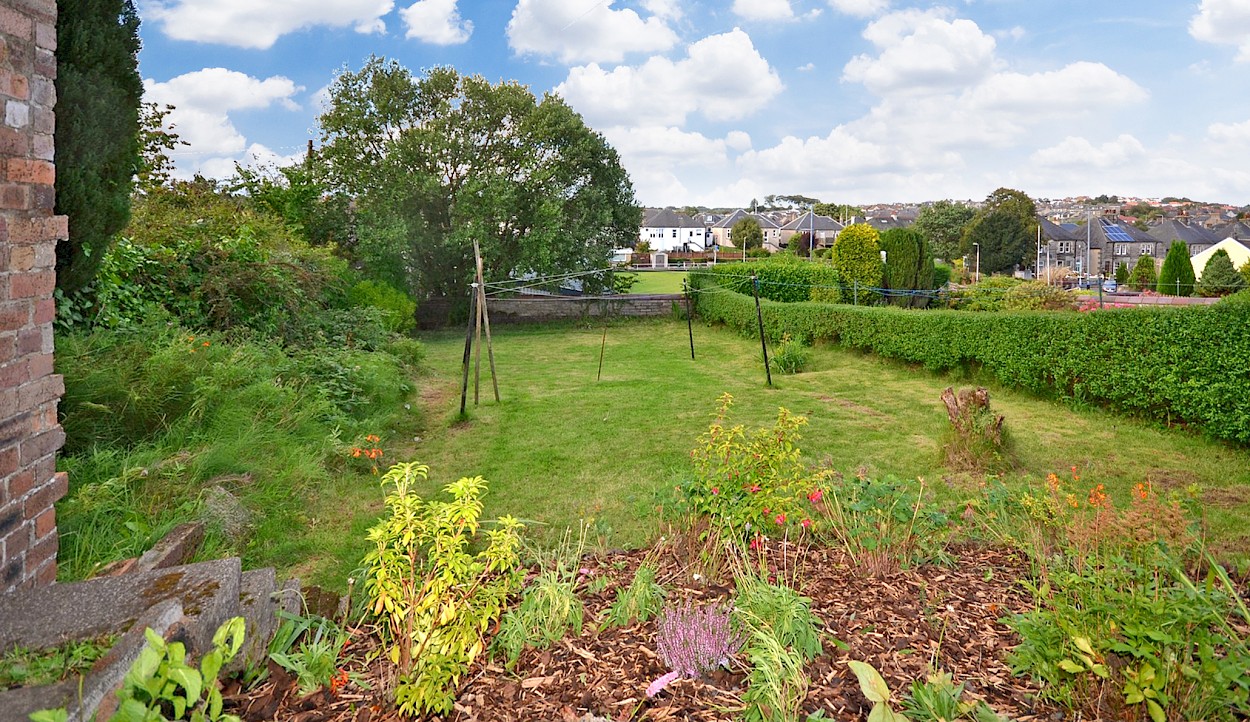 Left flat. 86 Thistle Street, Dunfermline, KY12 0JA