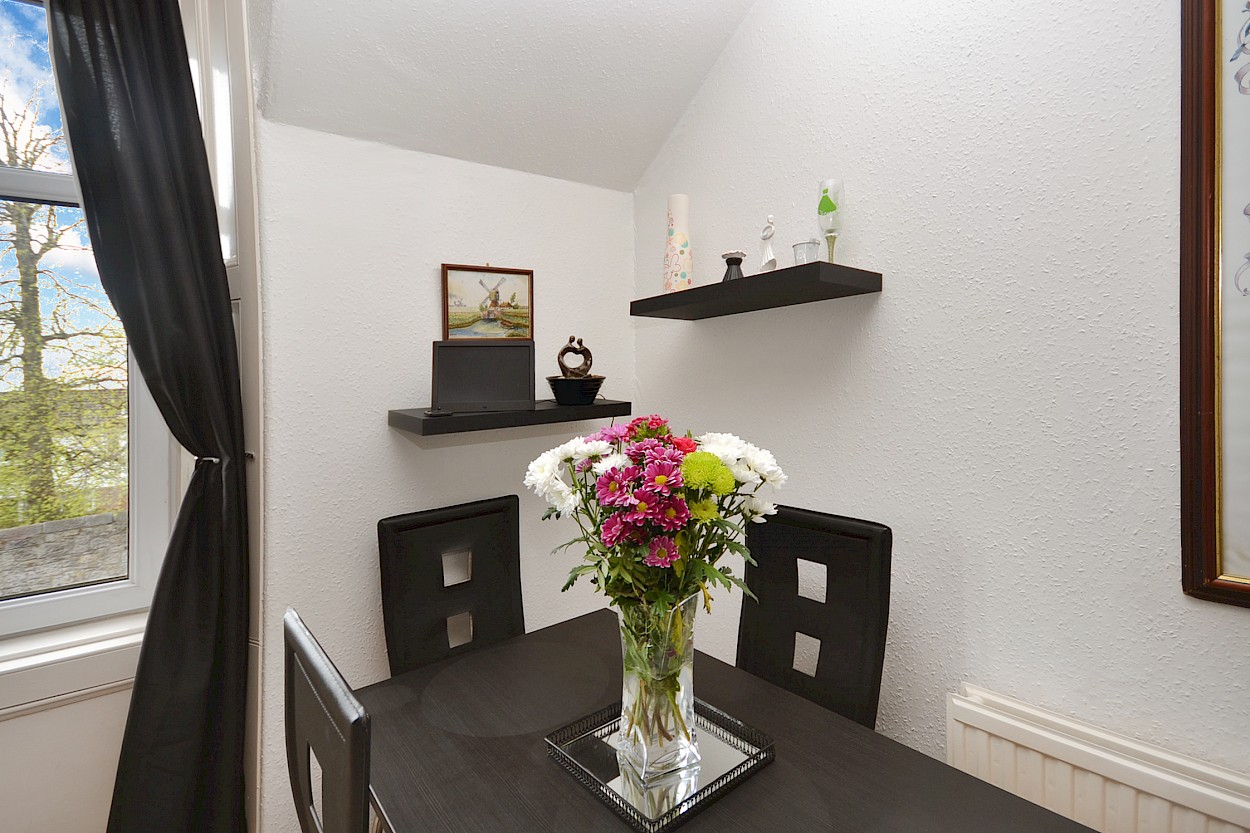 Left flat. 86 Thistle Street, Dunfermline, KY12 0JA