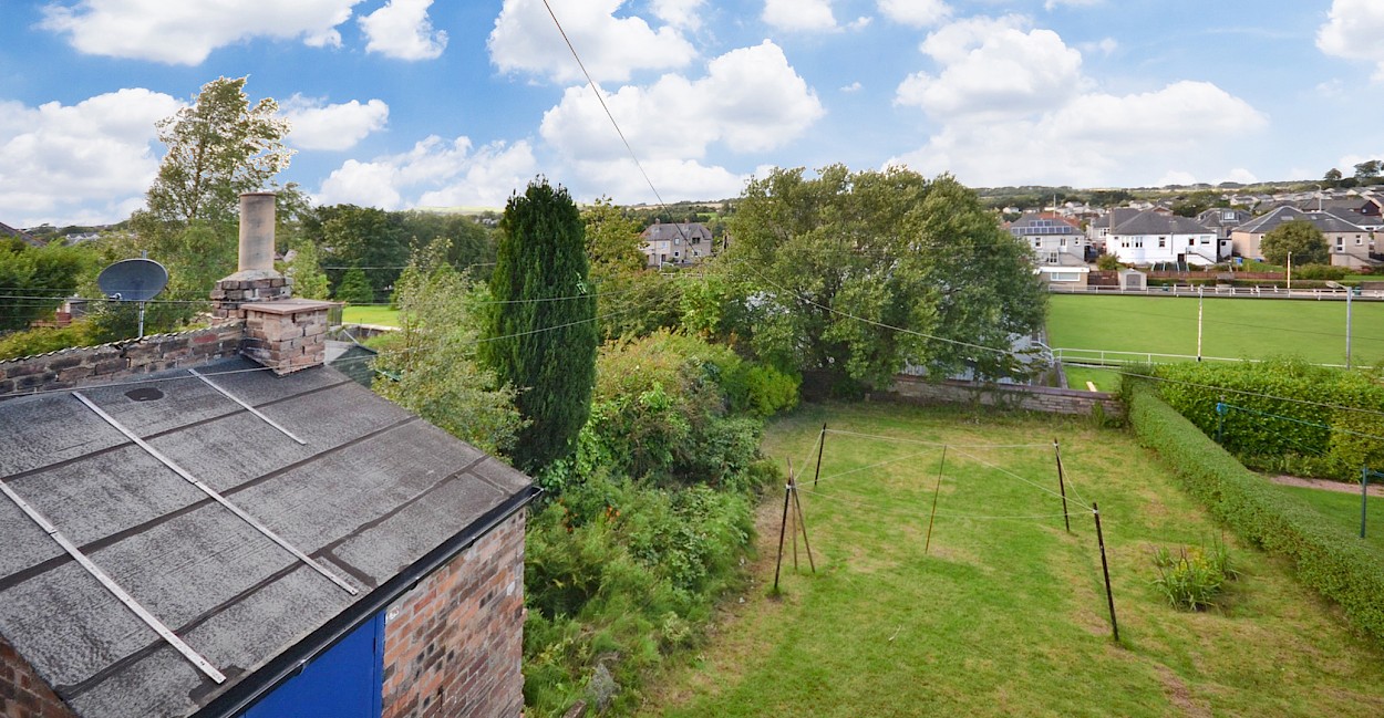 Left flat. 86 Thistle Street, Dunfermline, KY12 0JA