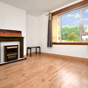 11 The Cairns, Charlestown, KY11 3EP