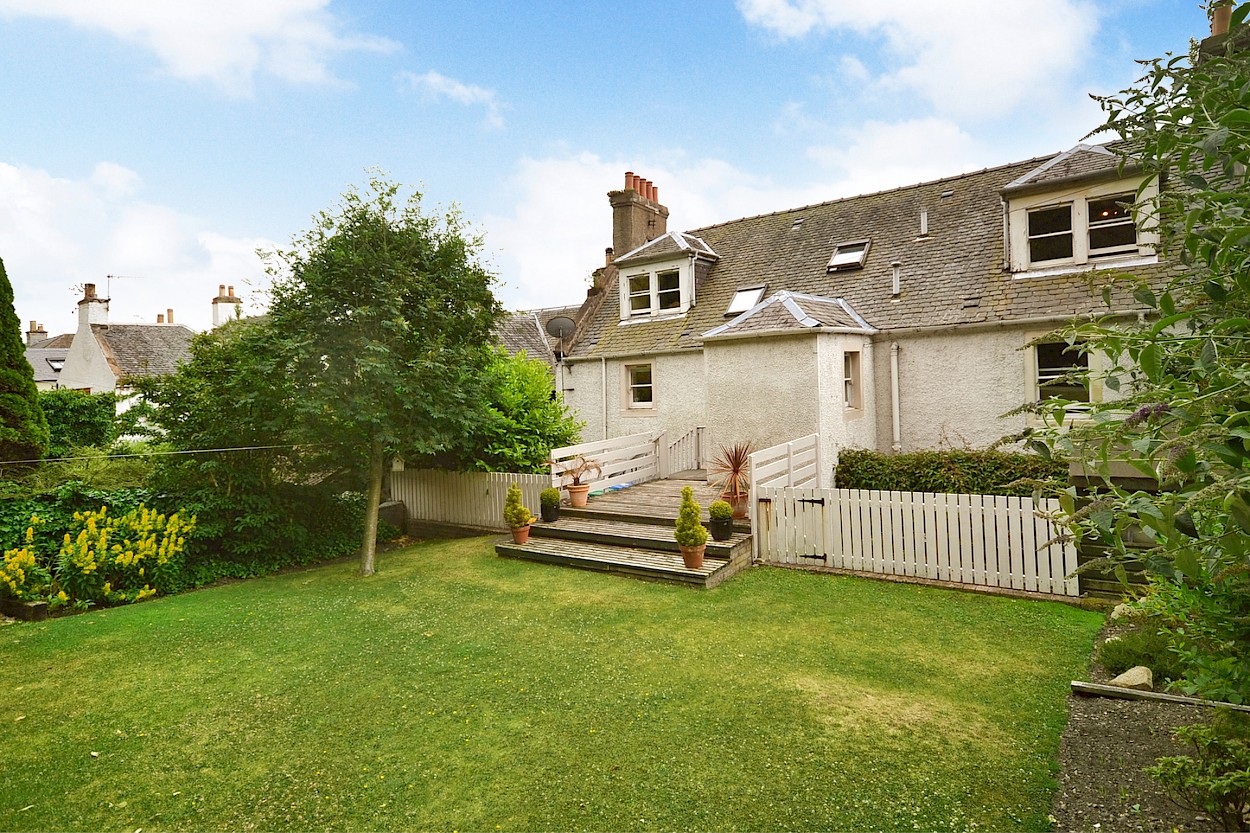 15 Halketts Hall, Limekilns, KY11 3HJ