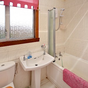 7 Drummormie Road, Cairneyhill, KY12 8RL