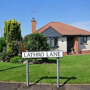 1 Lathro Lane, Kinross, KY13 8RX