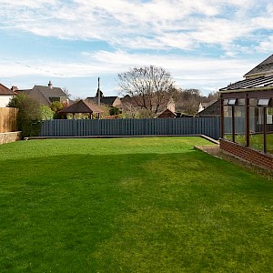 8 Knowehead Road, Crossford, KY12 8PQ
