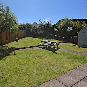 4 Hawthorn Bank, Carnock, KY12 9JS