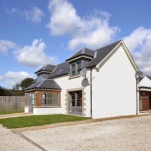 2 The Oaks, Moneydie, Luncarty, Perthshire, PH1 3HA