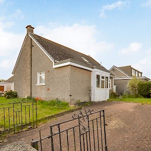 5 Abbeyview, Crossford, KY12 8NX