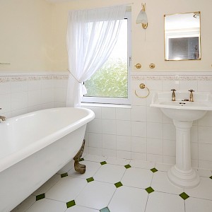 Brundelbank, Upper Steelend, Dunfermline KY12 9LP