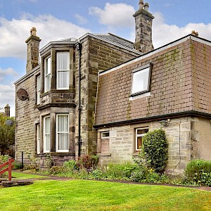 Abbeyfield, Seath House, 5 Transy Place, Dunfermline, KY12 7QN