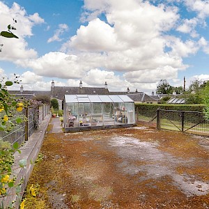 10 North Row, Charlestown, KY11 3EL