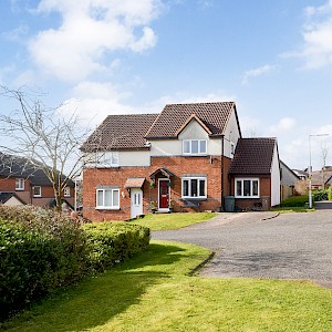 38 Kinnaird Place, Dunfermline, KY12 0XL