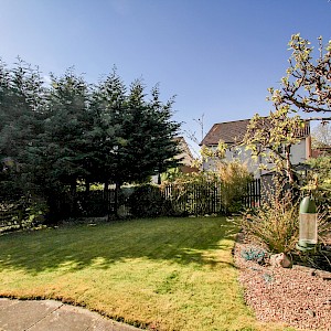 4 Tolmount Drive, Dunfermline, KY12 7YB