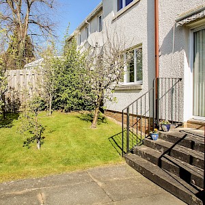 4 Tolmount Drive, Dunfermline, KY12 7YB