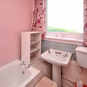 82 Dunfermline Road, Crossgates, by Dunfermline, Fife, KY4 8AS