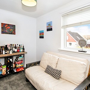 4 Hawthorn Bank, Carnock, KY12 9JS X