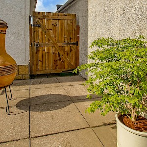 4 Hawthorn Bank, Carnock, KY12 9JS X