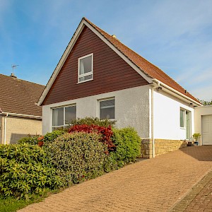 4 Hawthorn Bank, Carnock, KY12 9JS X