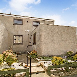 10 Law Road, Dunfermline, KY11 4XB