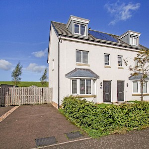 28 Farm View, Hill of Beath, Cowdenbeath, KY4 8FN